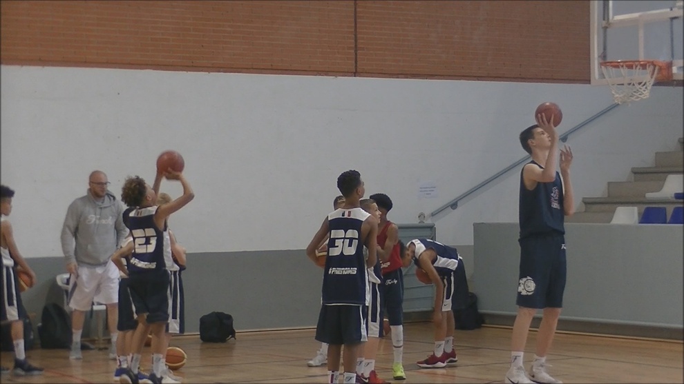 Así es Olivier Rioux, el nuevo fenómeno del baloncesto español que mide  2,18 metros con tan solo 13 años