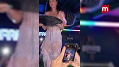 Katy Perry se convierte en camarera por un da en un bar de copas de Barcelona