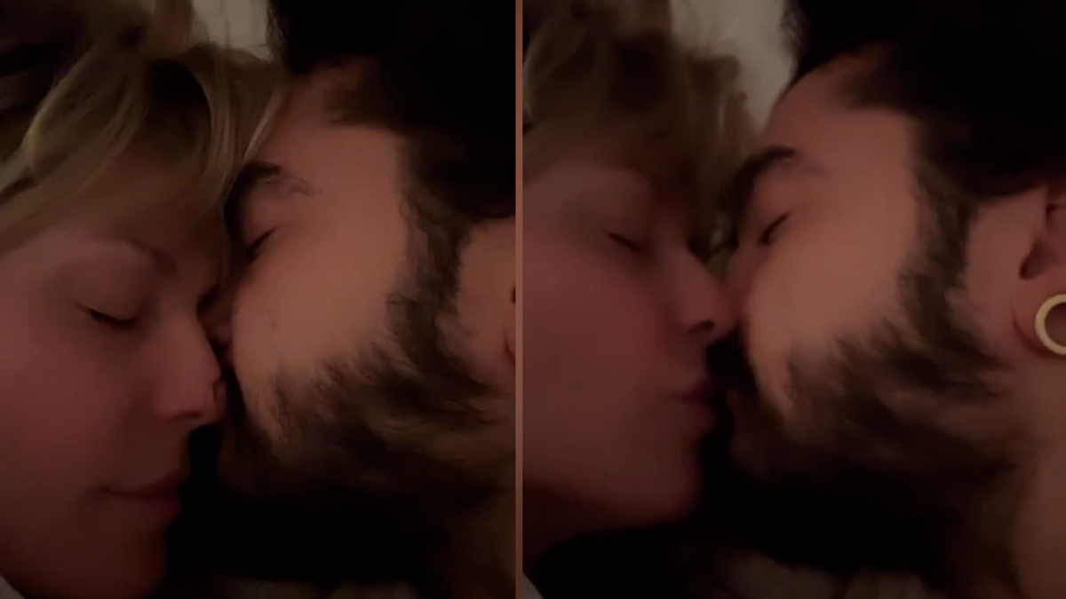 Uyda mushuk porno rasmlar