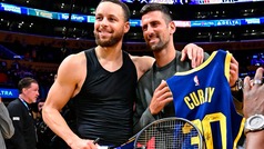 Djokivic y Curry intercambian regalos tras victoria de Warriors sobre Lakers