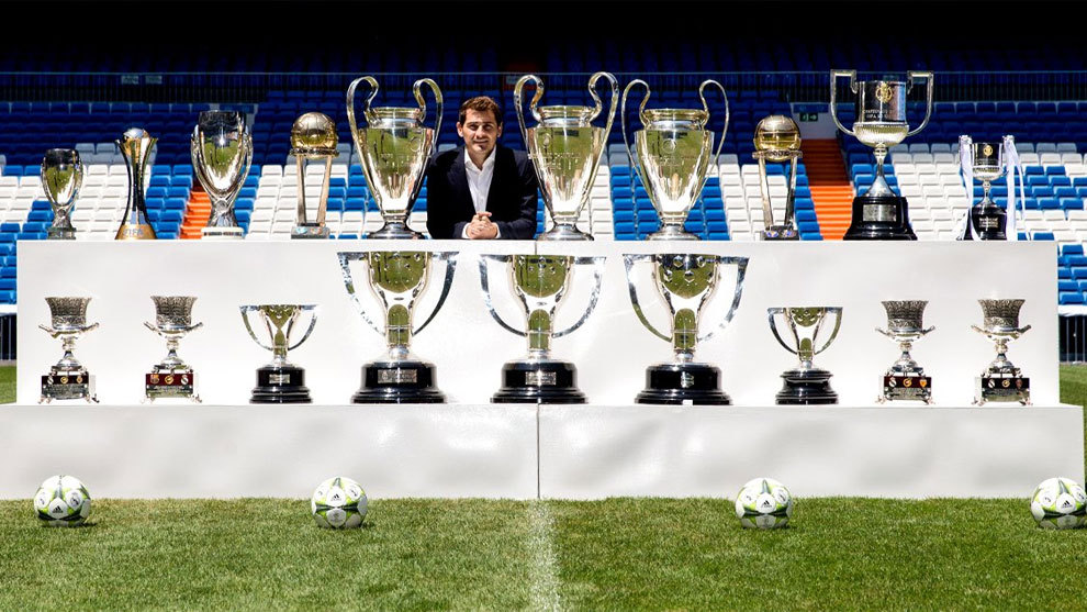 Cercanamente Mostrarte Polo Real Madrid: Oficial: Iker Casillas se incorpora a la Fundación Real Madrid  | Marca