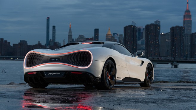 Auto elettriche: Deus Vaian: Ital Design e Williams realizzano l’auto elettrica più potente del mondo