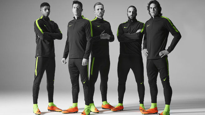 Nike presenta las nuevas 'armas' de Cavani y | Marca.com