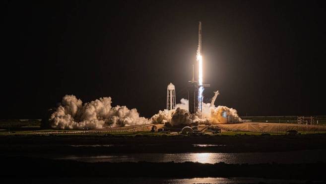 Historic Space X makes the first commercial trip without astronauts