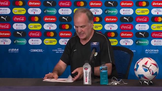 Bielsa estalla: &quot;Son una plaga de mentirosos, que pidan disculpas a los jugadores y sus familias&quot;