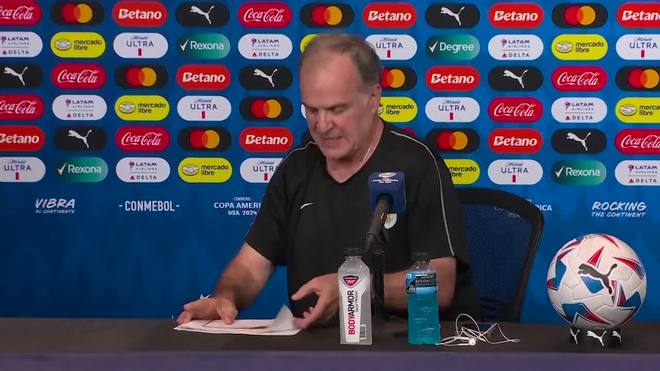 Bielsa protege a sus jugadores ante los medios