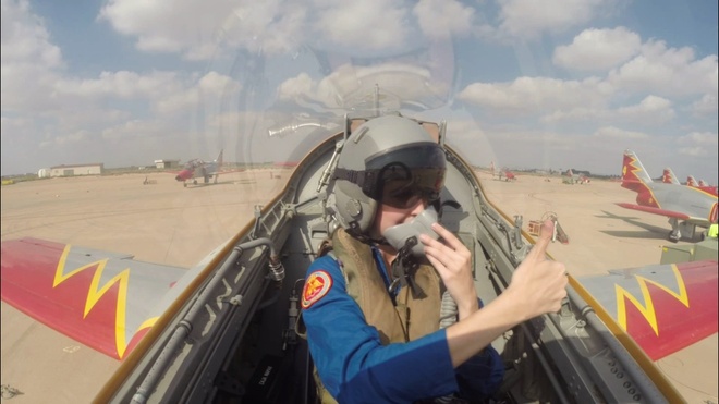 Volamos En Un Caza Con La Patrulla guila Marca