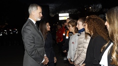 Los Reyes Felipe y Letizia visitan a los afectados del edificio incendidado en Valencia