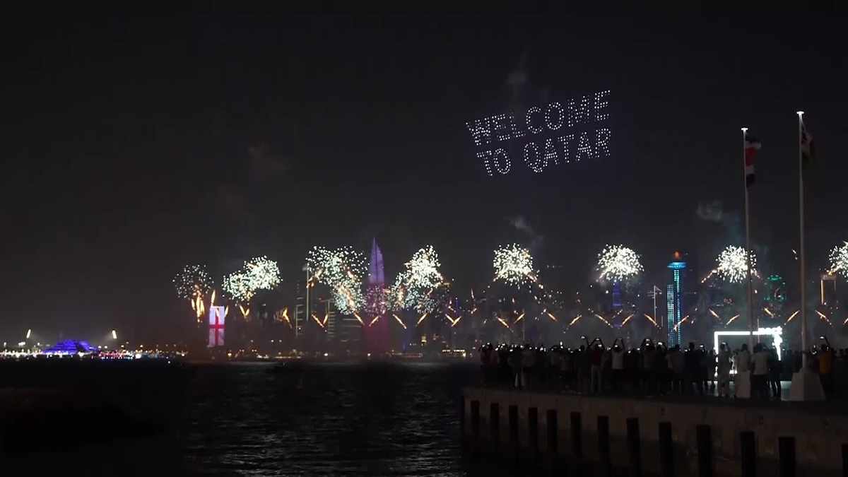 Qatar: Fuegos artificiales iluminan el cielo durante las