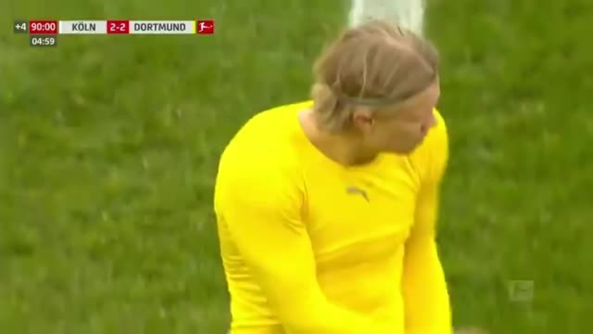 Haaland throws his shirt and storms off after Borussia Dortmund s draw