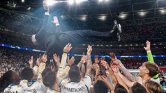 Carlo Ancelotti vuela por los aires tras darle la "orejona" numero 15 al Real Madrid