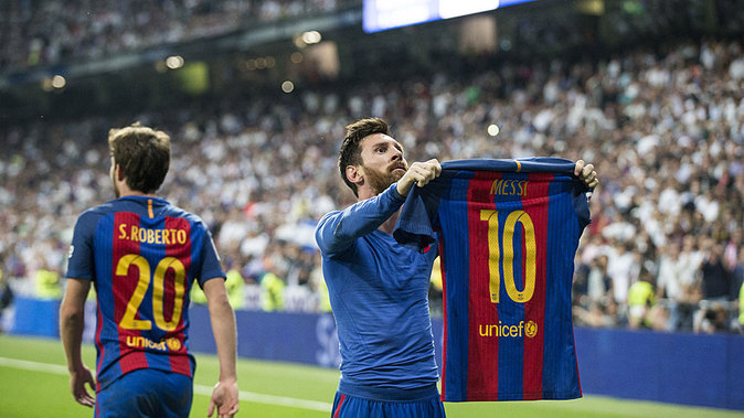 Barcelona: La camiseta de Leo Messi en el Santiago Bernabéu | Marca.com