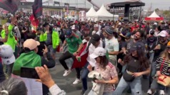 Aficin mexicana causa sensacin en Suzuka apoyando a Checo Prez a ritmo del 'Payaso de Rodeo'