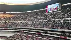 Chabelo recibe un emotivo homenaje en el Estadio Azteca
