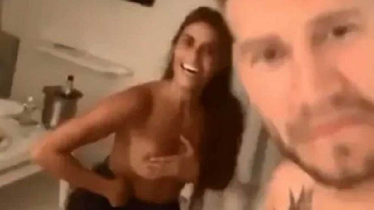 El vídeo eliminado de Bendtner Graba a su novia desnuda sobre una maleta