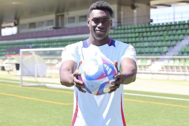 Samu Omorodion: "Intento aislarme de todo lo que se dice de mí porque si no es mucho estrés"