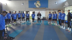 El emotivo minuto de silencio por Paco Gento de toda la plantilla del Real Madrid