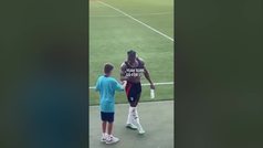 Un recogepelotas le pide a Adama Traor poder tocar sus msculos