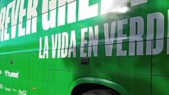 As fue la llegada de los autobuses de Betis y Sevilla al Benito Villamarn para el derbi
