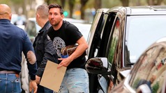 Messi es captado conduciendo un auto deportivo rosa "a toda velocidad"