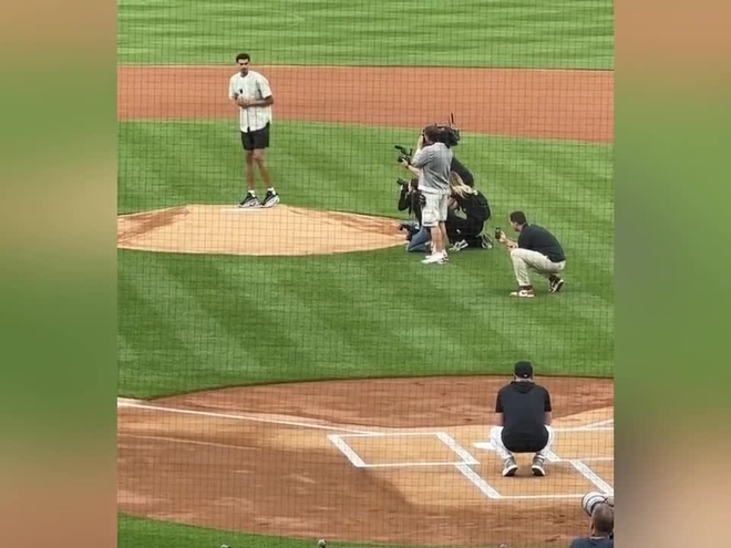 Yankees' Aaron Boone suspended 1 game by MLB for conduct toward