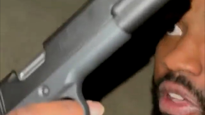 everson griffen instagram video disturbing video waving gun concerns vikings marca