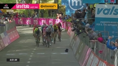 Tadej Pogacar da un nuevo golpe al Giro en Patri di Tivo