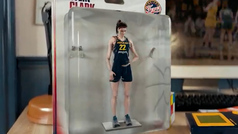 Caitlin Clark llega a la WNBA al ms puro estilo 'Toy Story'... convertida en una figura de accin!