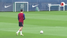 Lewandowski le marca la hora del entrenamiento a Xavi