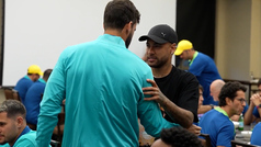 Neymar visita el hotel de concentracin de la seleccin de Brasil
