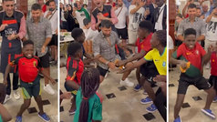 Agüero revienta Twitter demostrando sus dotes de baile junto a unos niños 'poseídos' por el ritmo