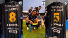 Querétaro luce números con fotos de perritos en adopción durante partido ante Santos