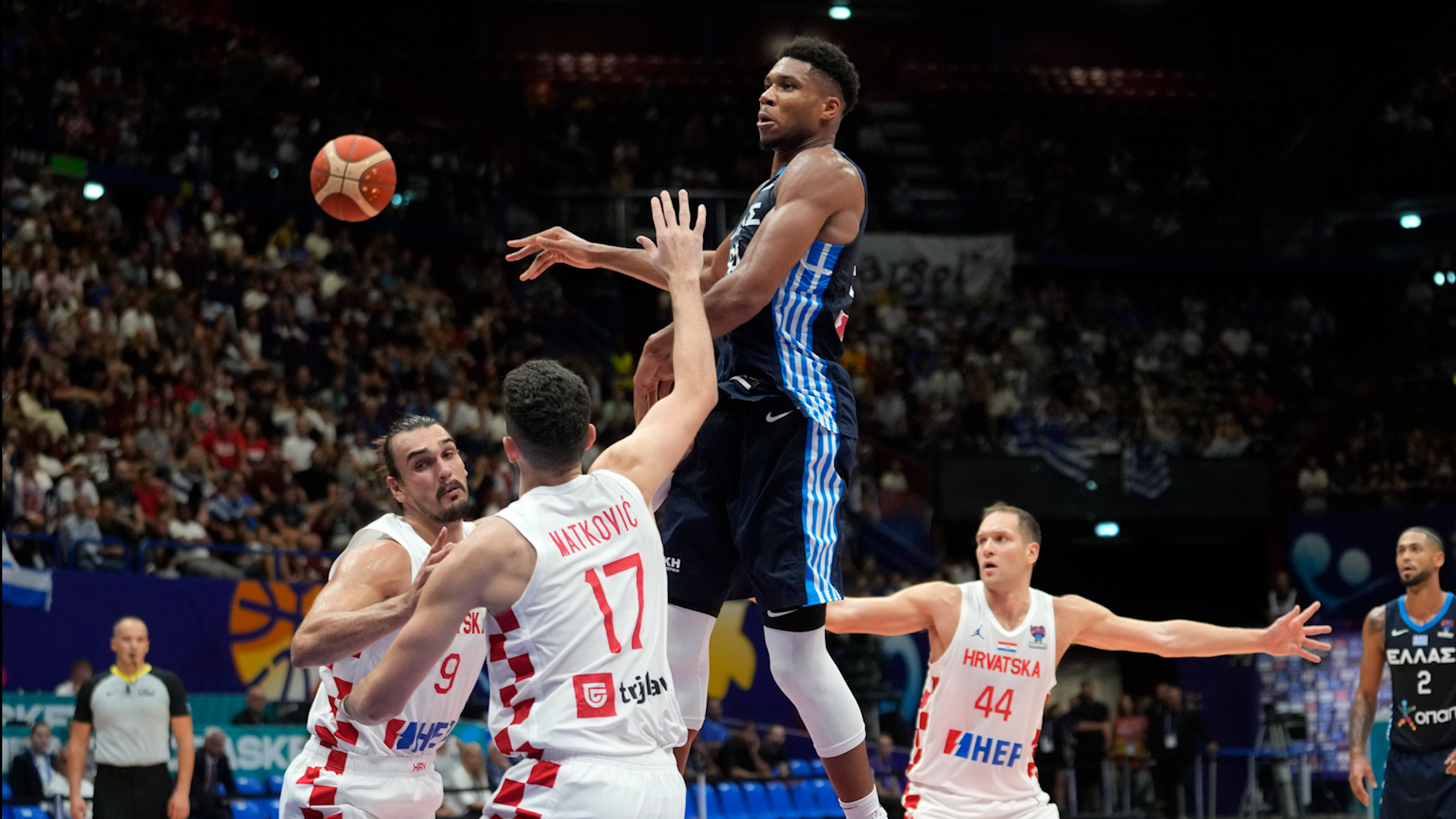 Giannis Antetokounmpo (knee) won't play for Greece in FIBA World