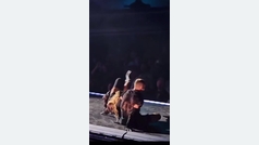 Madonna cae en el escenario durante un concierto en Seattle