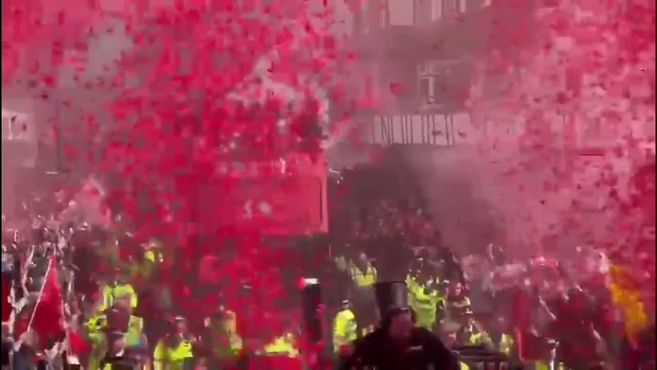 Perdieron la Champions, pero vaya fiesta: el Liverpool celebra los xitos de su temporada thumbnail