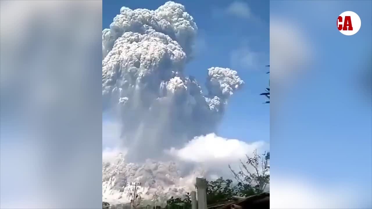 Chilling images of the eruption of the Merapi volcano, Indonesia