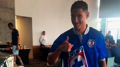 Uriel Antuna apela a la nostalgia celeste con playera del Cruz Azul campen del Invierno 97