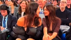 Irina Shayk y Emily Ratajkowski, ¿se besan por culpa de una 'Kiss Cam'?