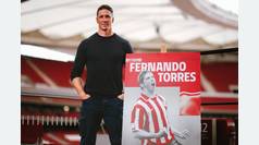 Fernando Torres, la imagen del carn de socio del Atltico
