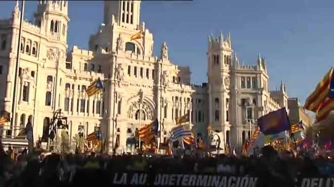 Multitudinaria manifestación en Madrid contra juicio de líderes independentistas catalanes Multitudinaria manifestación en Madrid contra juicio de líderes independentistas catalanes