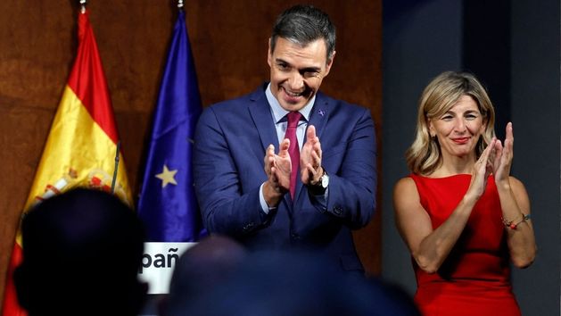 El acuerdo entre el PSOE y Sumar mantiene los impuestos a la banca y ...