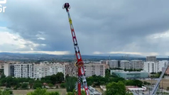 Rescatan a un operario en una atracción gigante en Granada