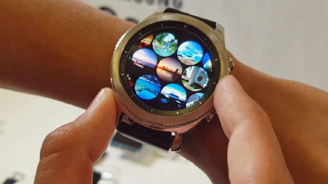 gastar Llevar nosotros El esperado reloj de Samsung, Gear S3, ya está disponible en España