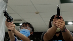 Taiwán enseña a los adolescentes a disparar ante una posible escalada del conflicto con China