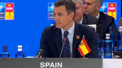 Sánchez inaugura la cumbre de la OTAN con el escudo de la bandera de España al revés