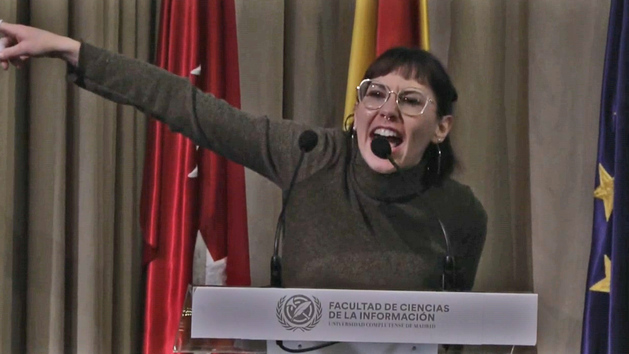 Una alumna premiada de la Complutense carga contra Ayuso - EXPANSIONTV