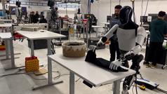 Elon Musk publica imágenes de su robot Optimus Gen 2 doblando camisetas
