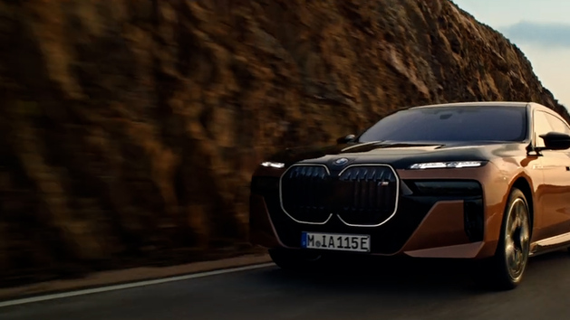 BMW lanza en España su berlina eléctrica más potente y lujosa