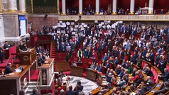 Marsellesa a pleno pulmón en el Parlamento francés para protestar contra la reforma de Macron