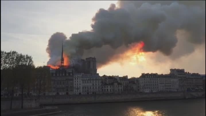 El incendio de Notre Dame queda extinguido y se estudia si la estructura  soportará el daño | Sociedad